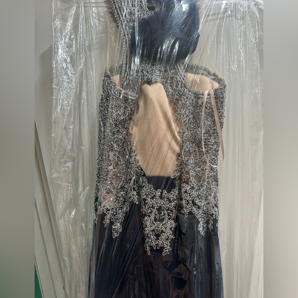 Prom Dress. - Picture 3 of 4